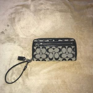 100% auth COACH wristlet wallet EUC